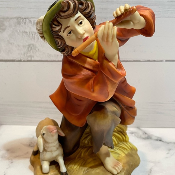 Grandeur Noel 2003 Hand-Painted Porcelain Nativity Set - Picture 10 of 12